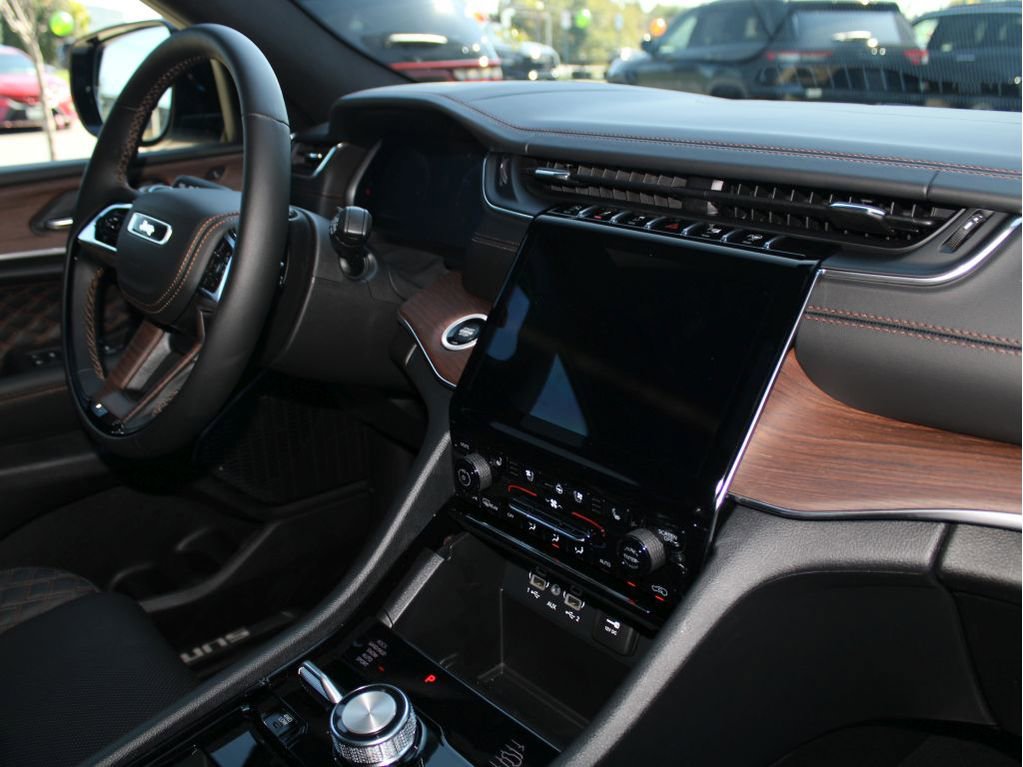 New 2025 Jeep Grand Cherokee Summit image 34