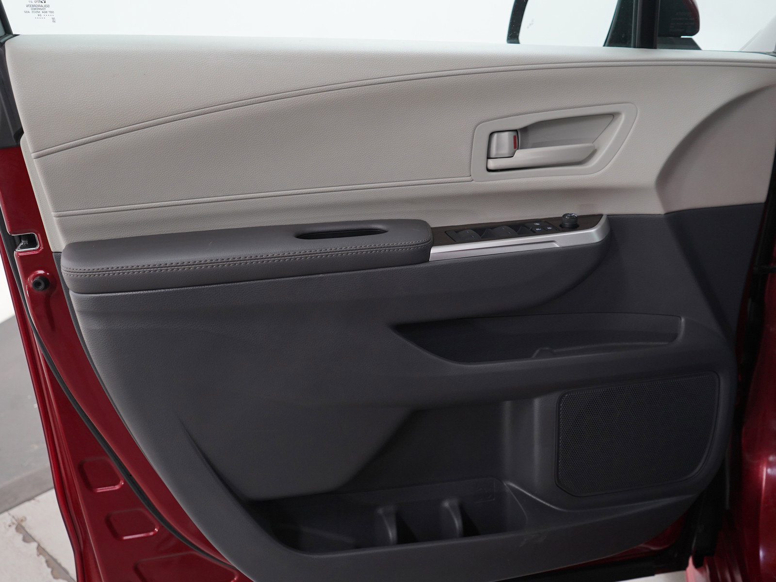 Used 2024 Toyota Sienna LE image 20