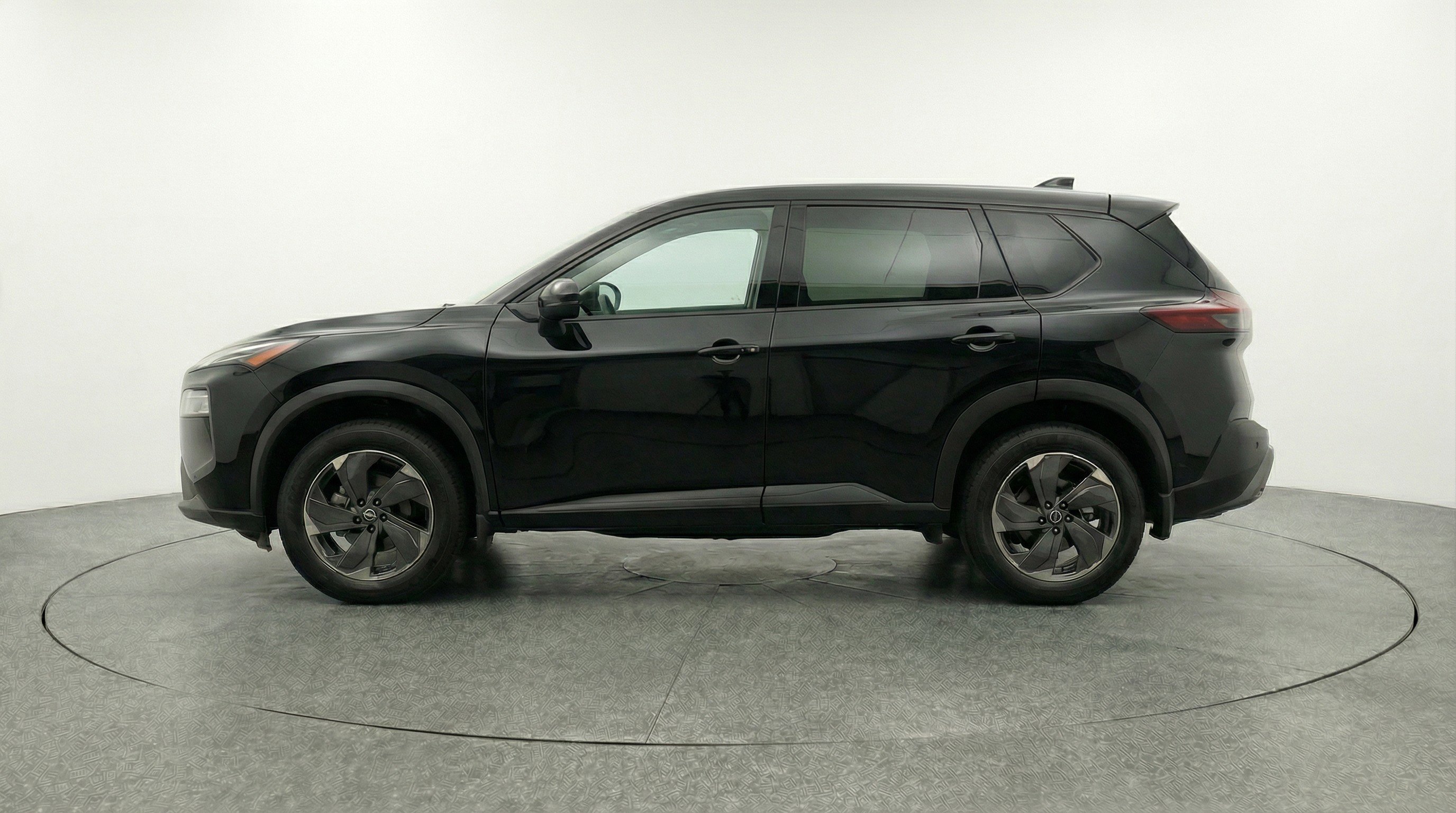 Used 2025 Nissan Rogue SV image 5