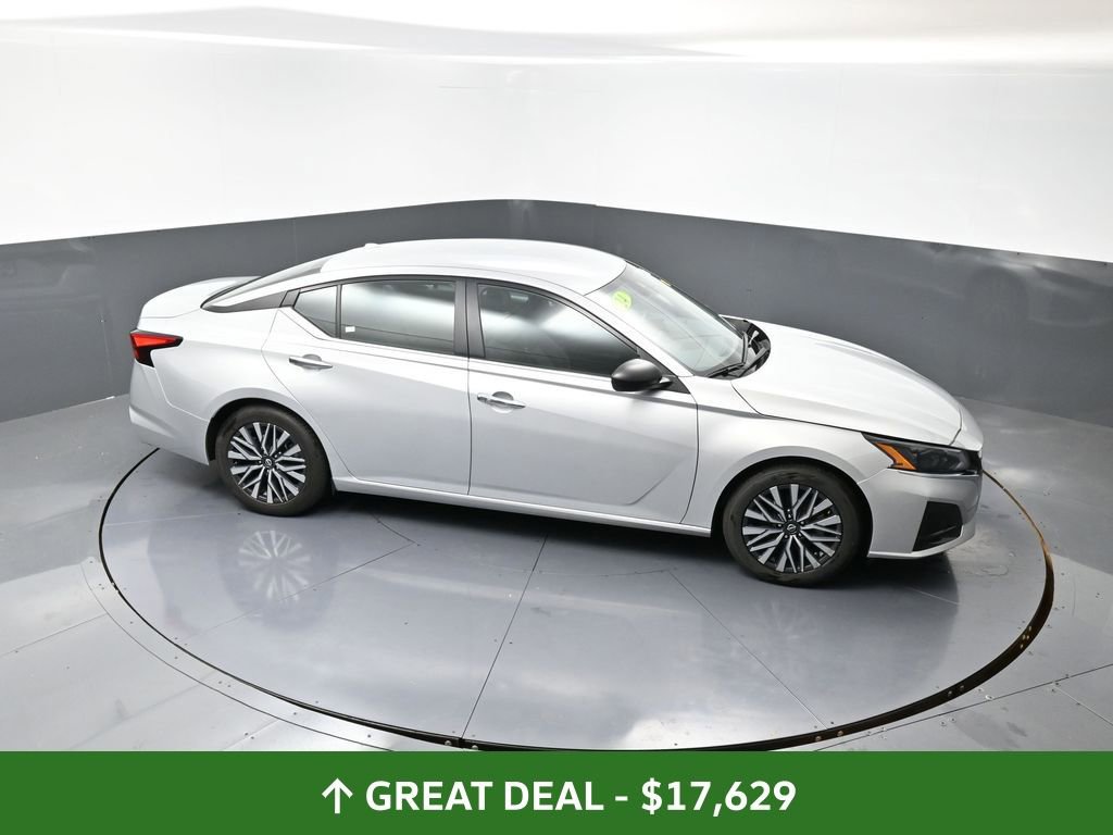 Used 2024 Nissan Altima 2.5 SV image 42