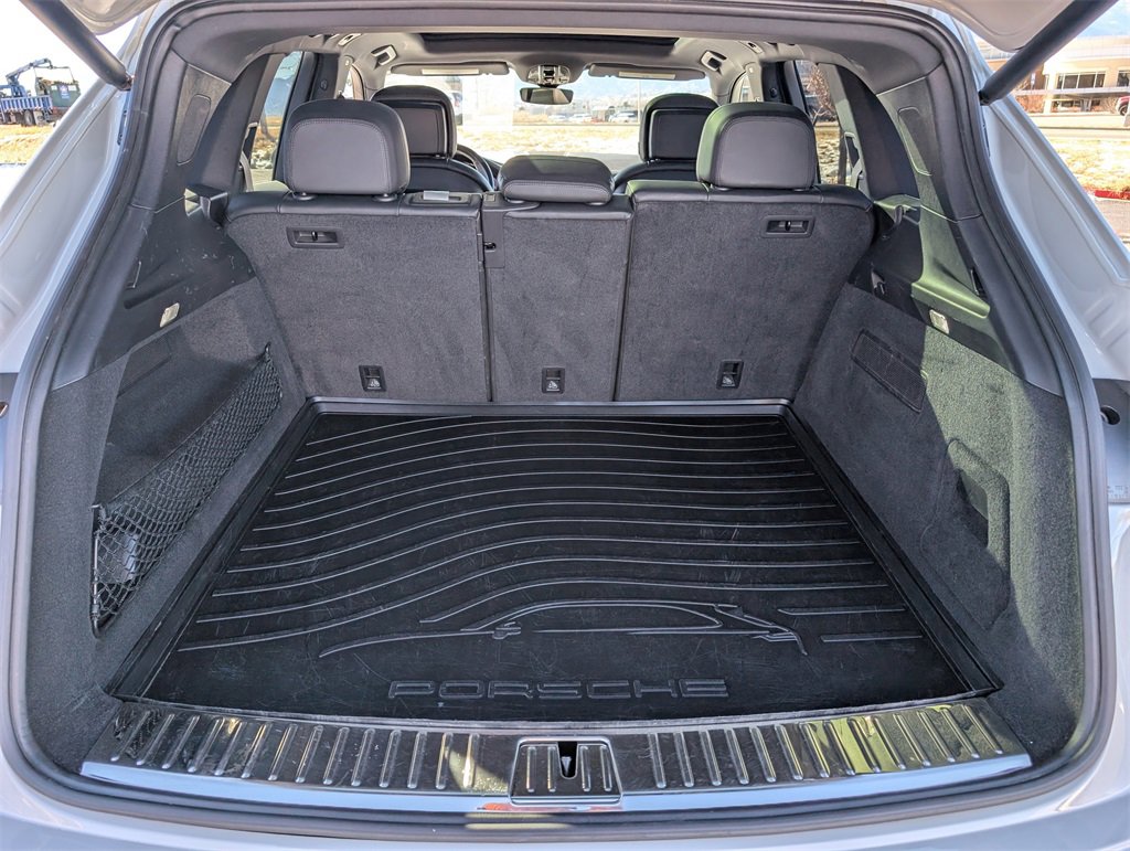 Used 2022 Porsche Cayenne Platinum Edition image 18