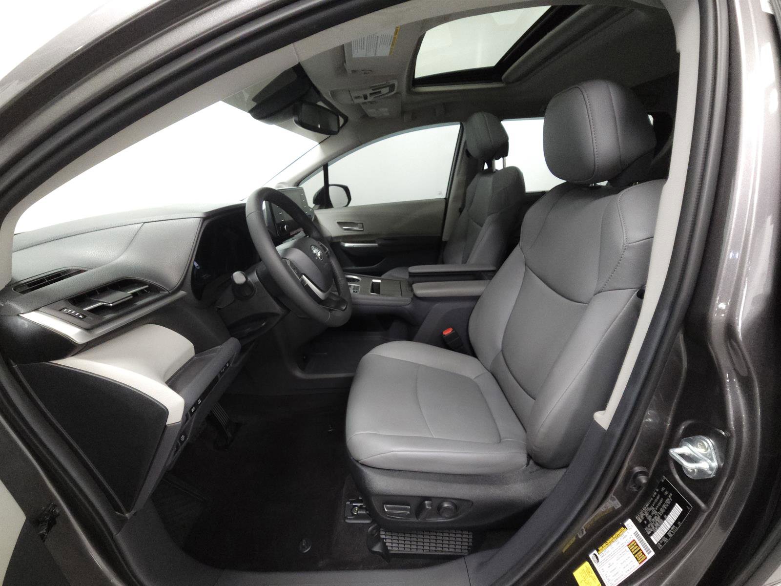 Certified 2024 Toyota Sienna XLE image 4