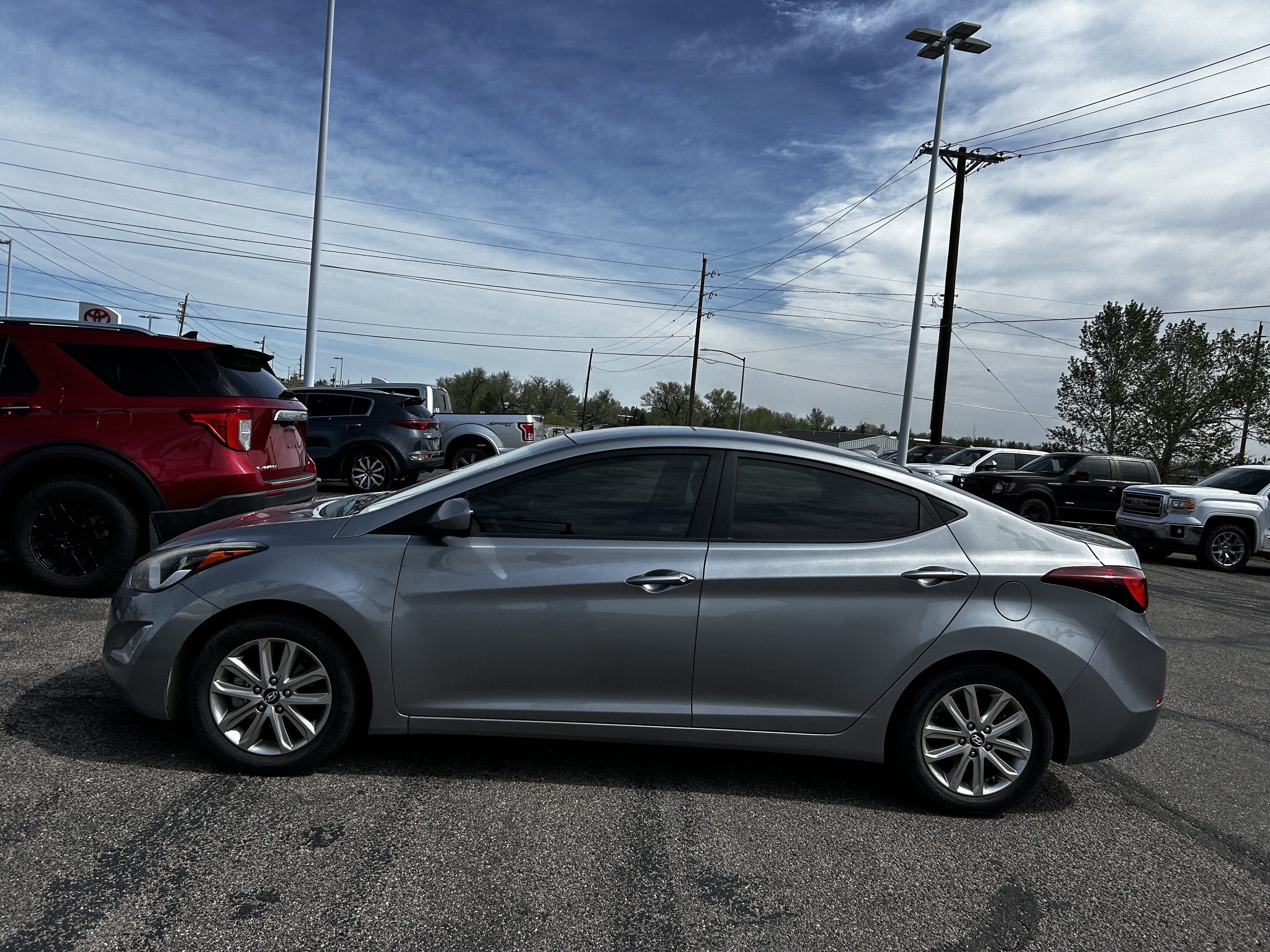Used 2014 Hyundai Elantra SE w/ Option Group 02 FWD image 2