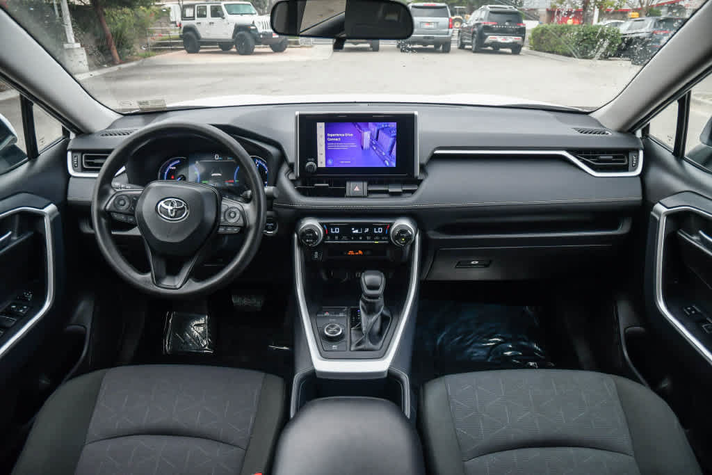 Used 2025 Toyota RAV4 XLE AWD/4WD image 16