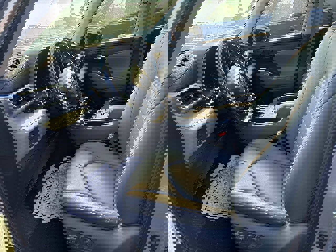 Used 2021 Toyota Highlander XLE image 7