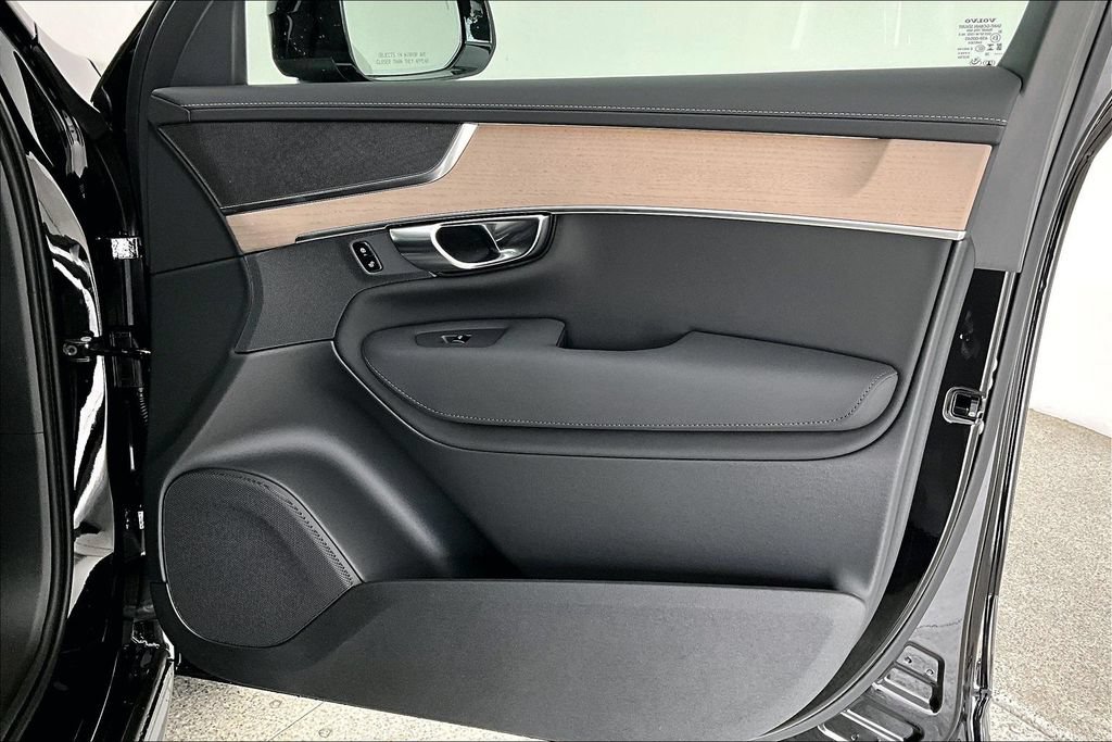 New 2026 Volvo XC90 B5 Plus AWD/4WD image 11
