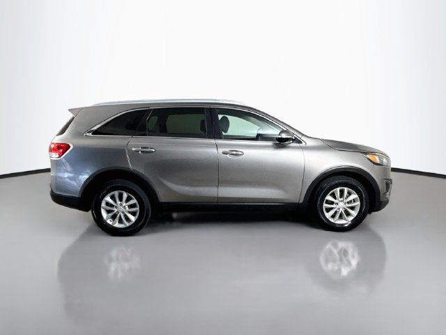 Used 2017 Kia Sorento FWD image 11