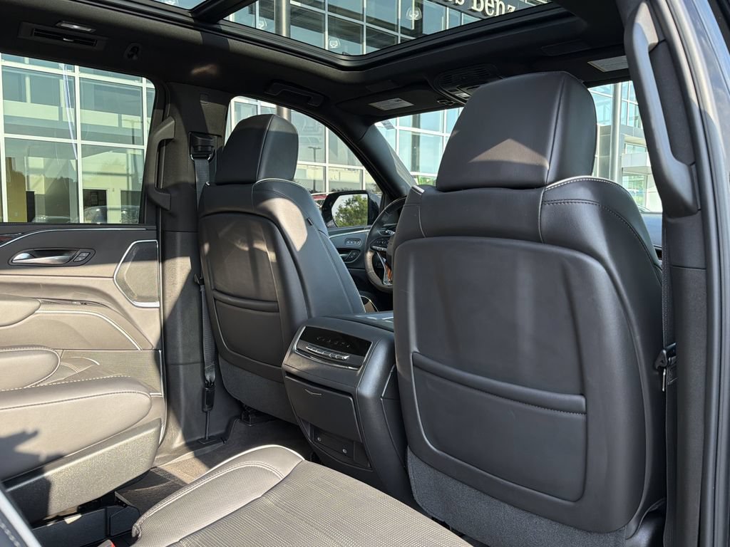 Used 2023 Cadillac Escalade ESV Premium Luxury w/ LPO, Floor Liner Package AWD/4WD image 19