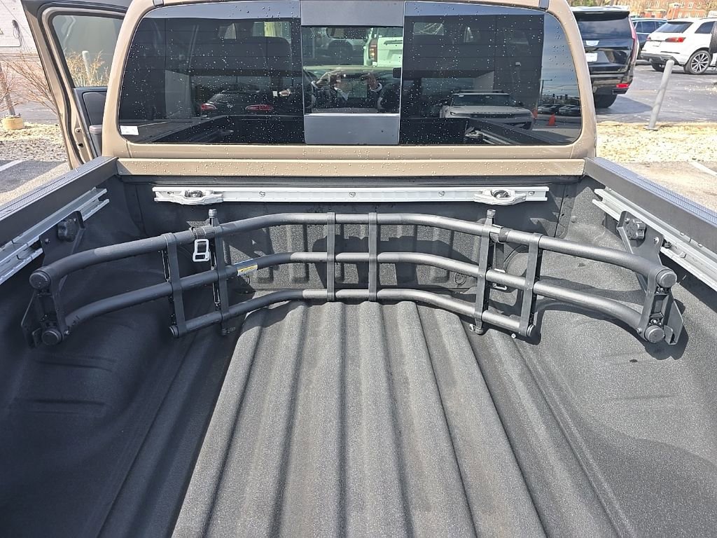 Used 2023 Nissan Frontier PRO-4X w/ Pro-4X Premium Package image 15