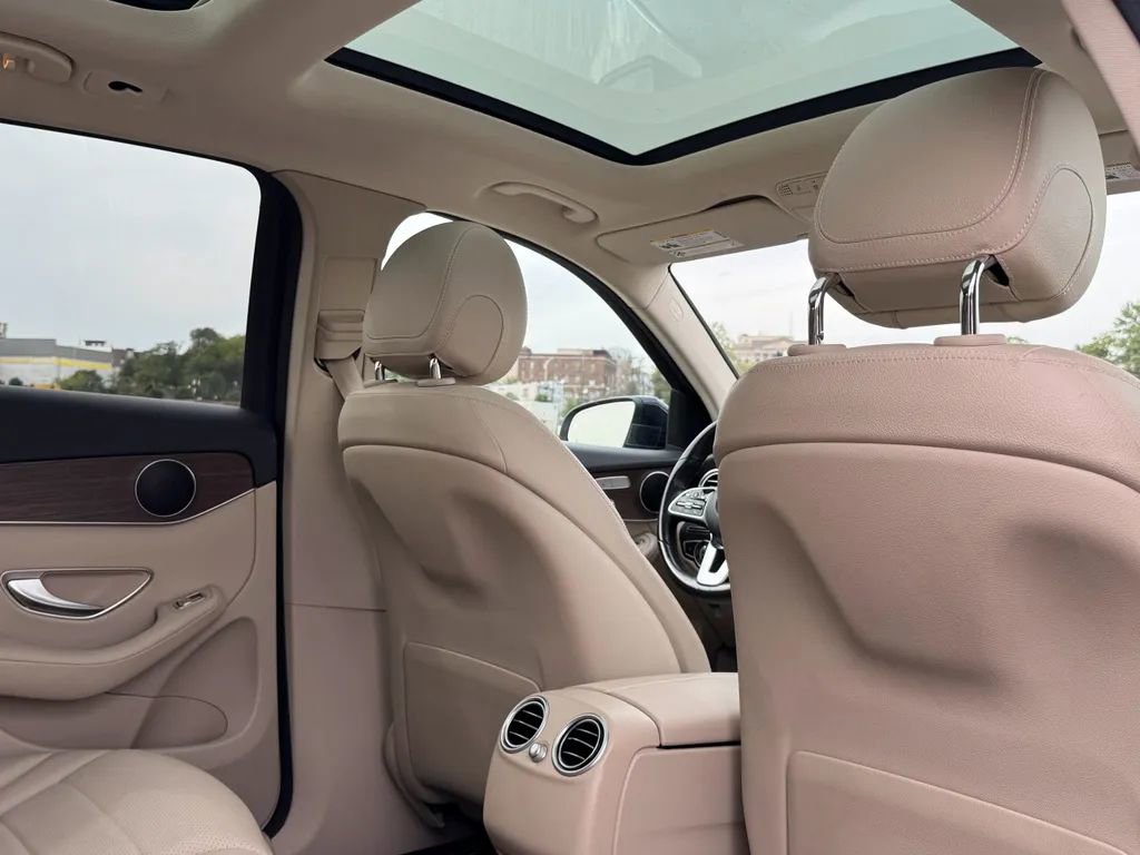 Used 2021 Mercedes-Benz GLC 300 4MATIC image 21