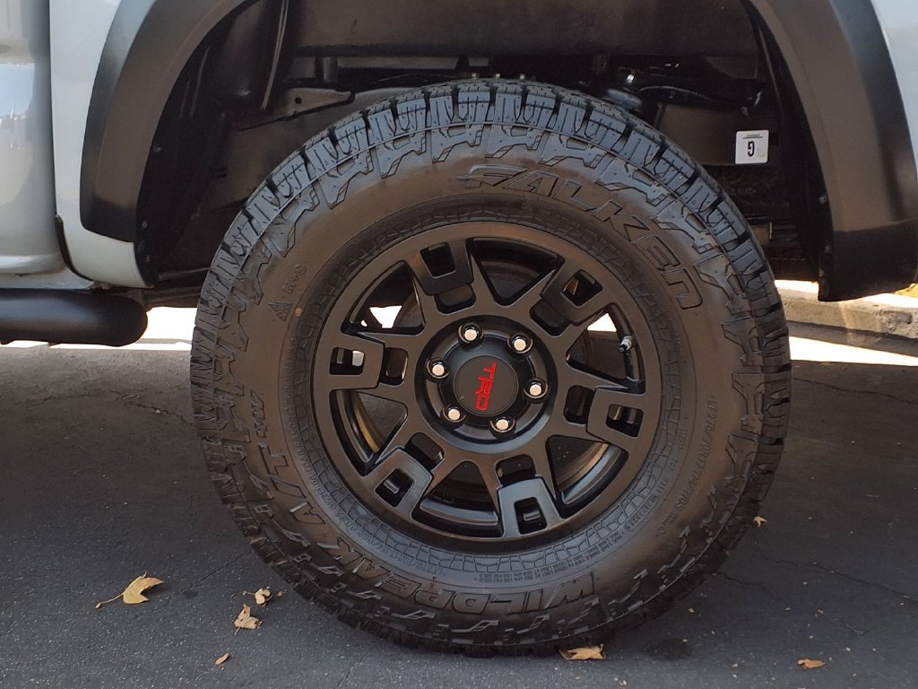Used 2019 Toyota Tacoma TRD Off-Road w/ Exterior Package AWD/4WD image 4