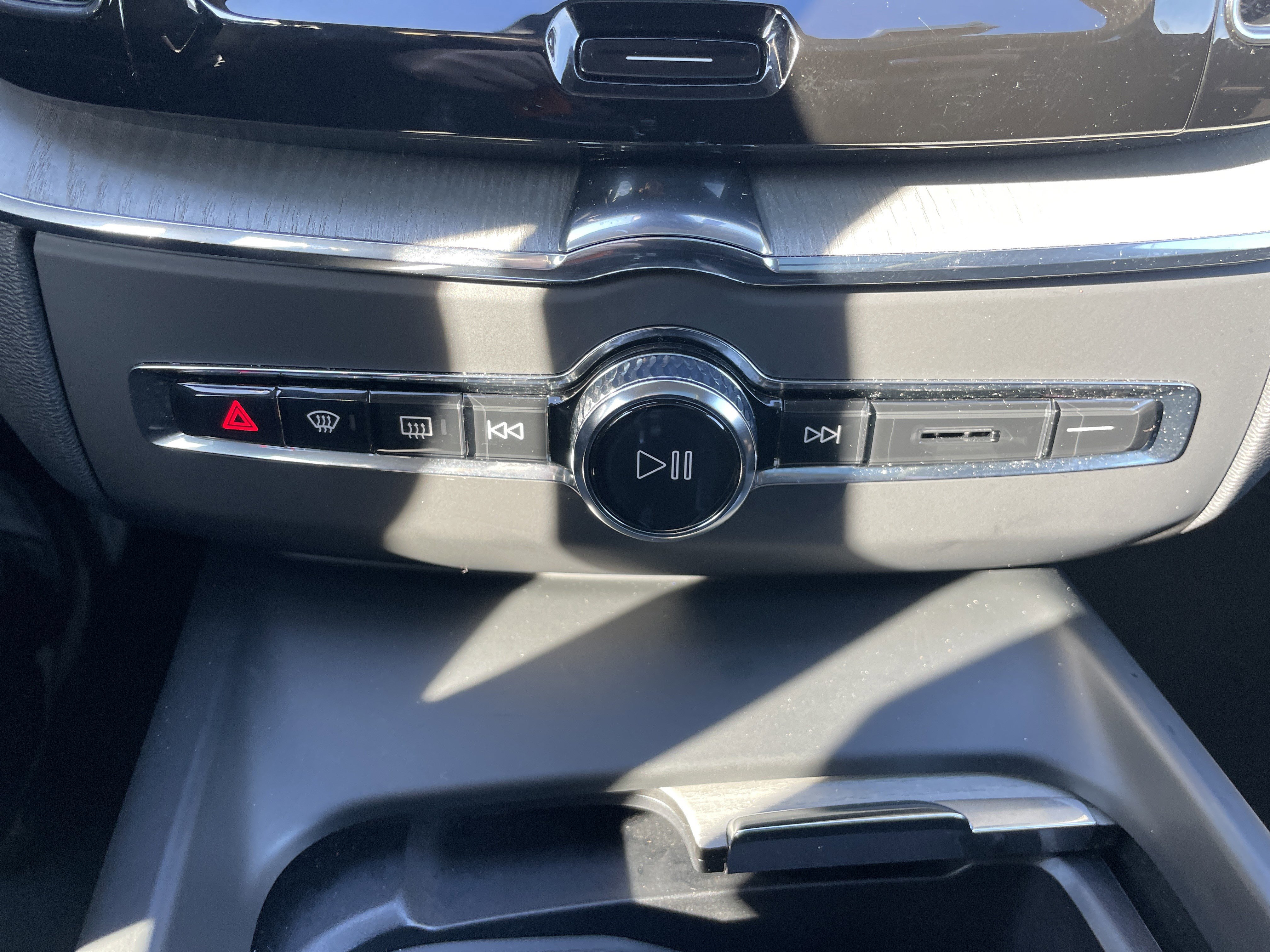 Used 2025 Volvo XC60 B5 Plus image 47