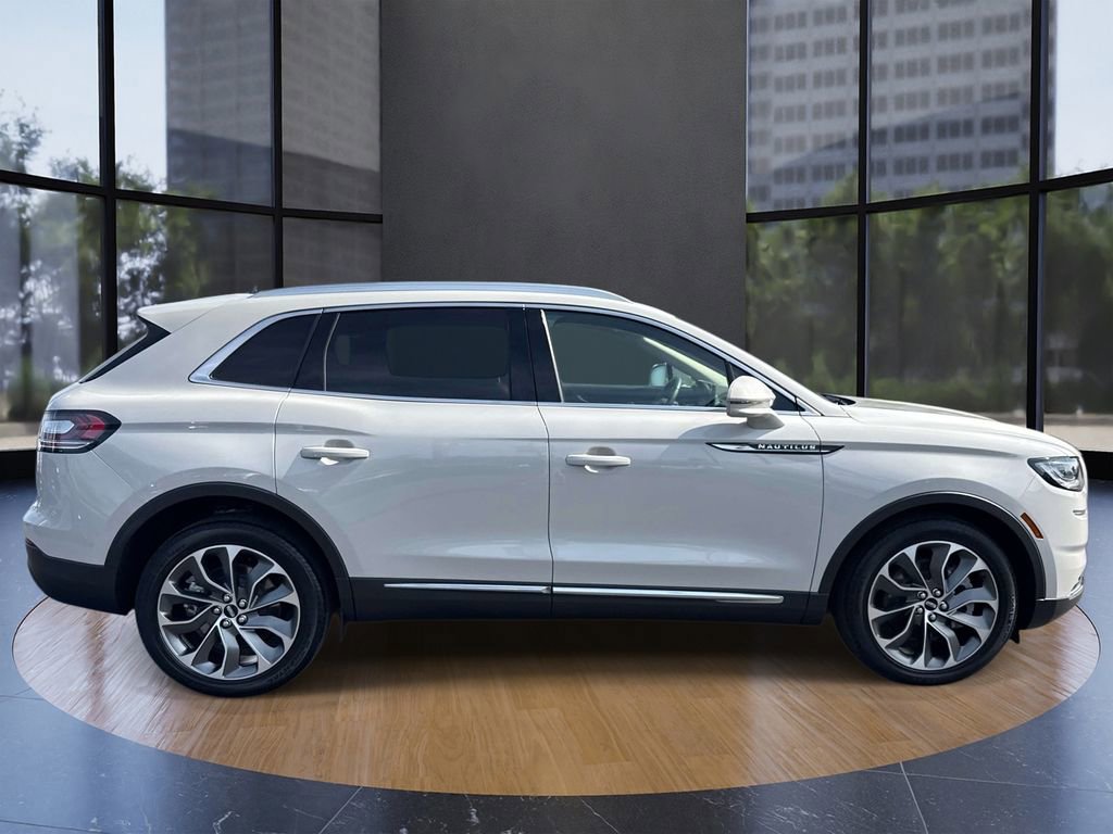 Certified 2023 Lincoln Nautilus Reserve image 2