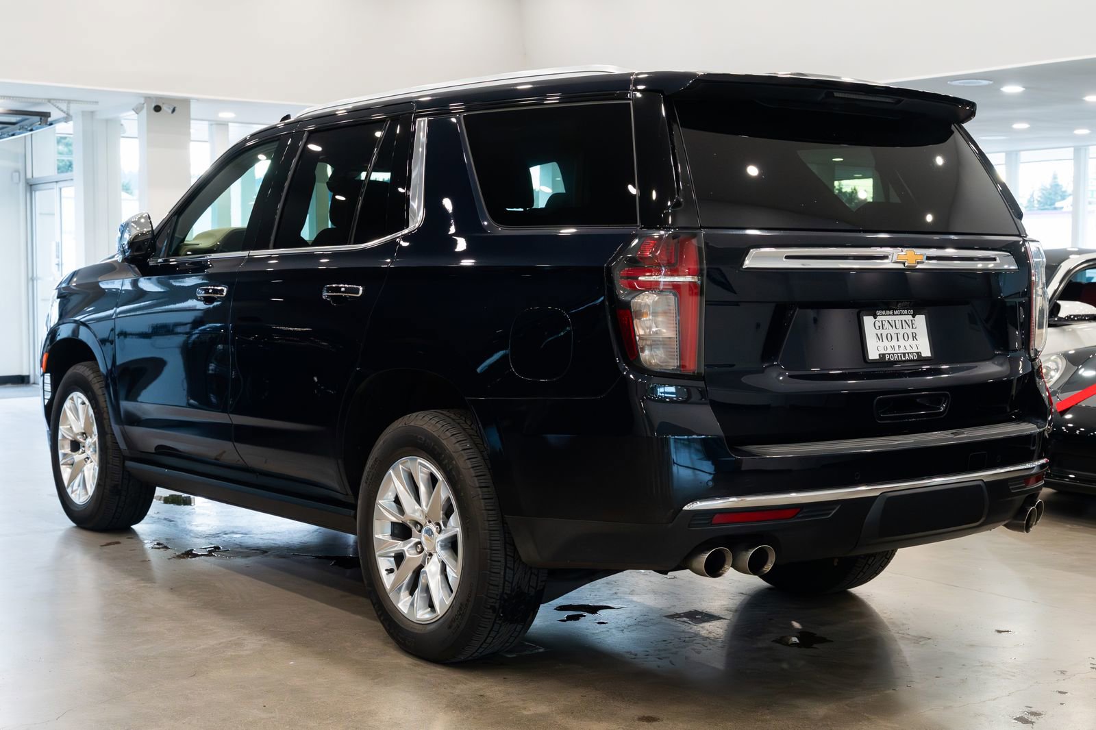 Used 2021 Chevrolet Tahoe Premier w/ Premium Package AWD/4WD image 6