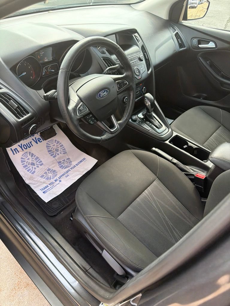 Used 2018 Ford Focus SE w/ Cold Weather Package FWD image 12
