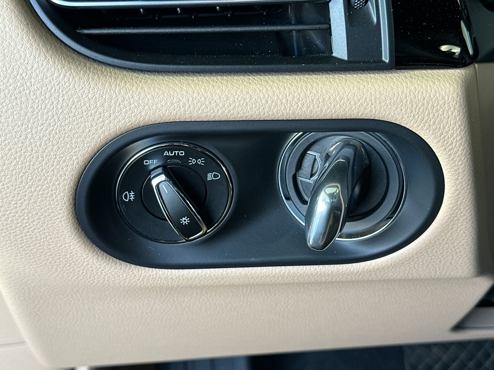Certified 2026 Porsche Macan AWD/4WD image 31
