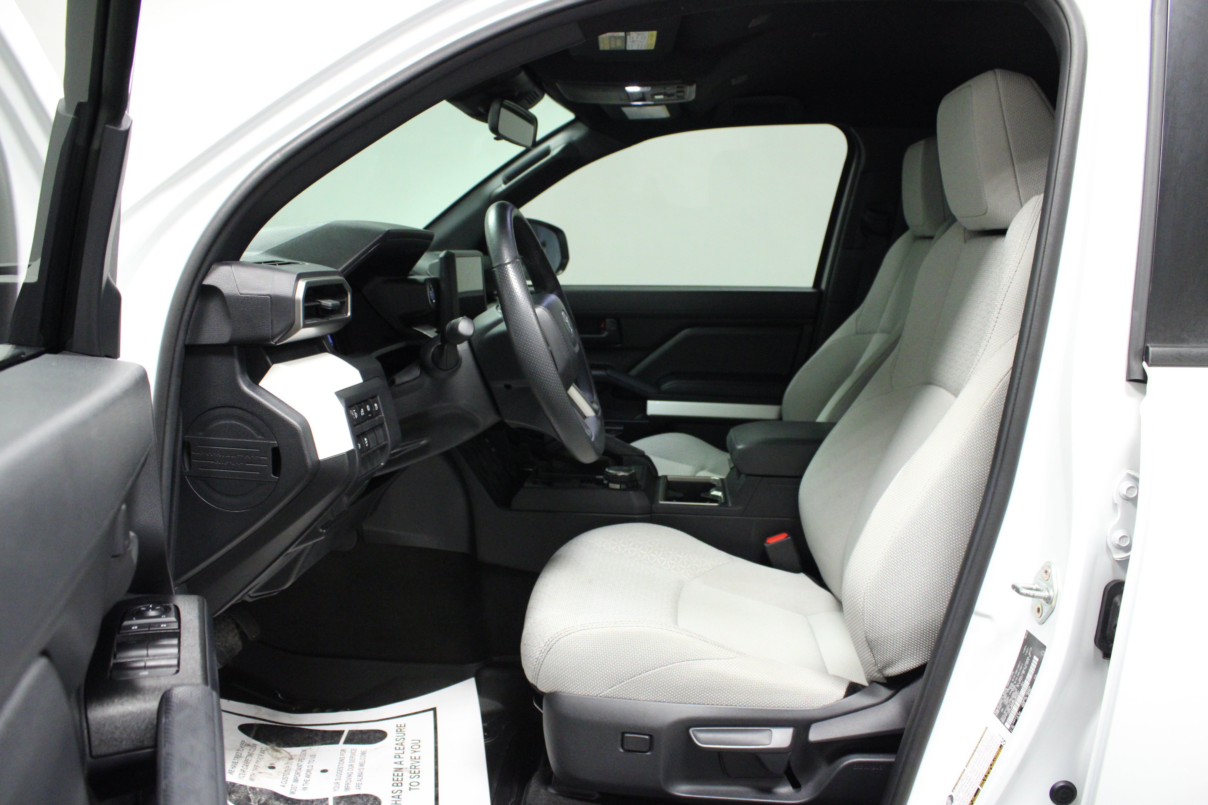 Used 2025 Toyota 4Runner SR5 AWD/4WD image 12