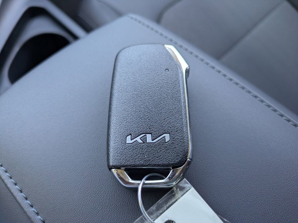 Used 2025 Kia Niro EX Touring image 30