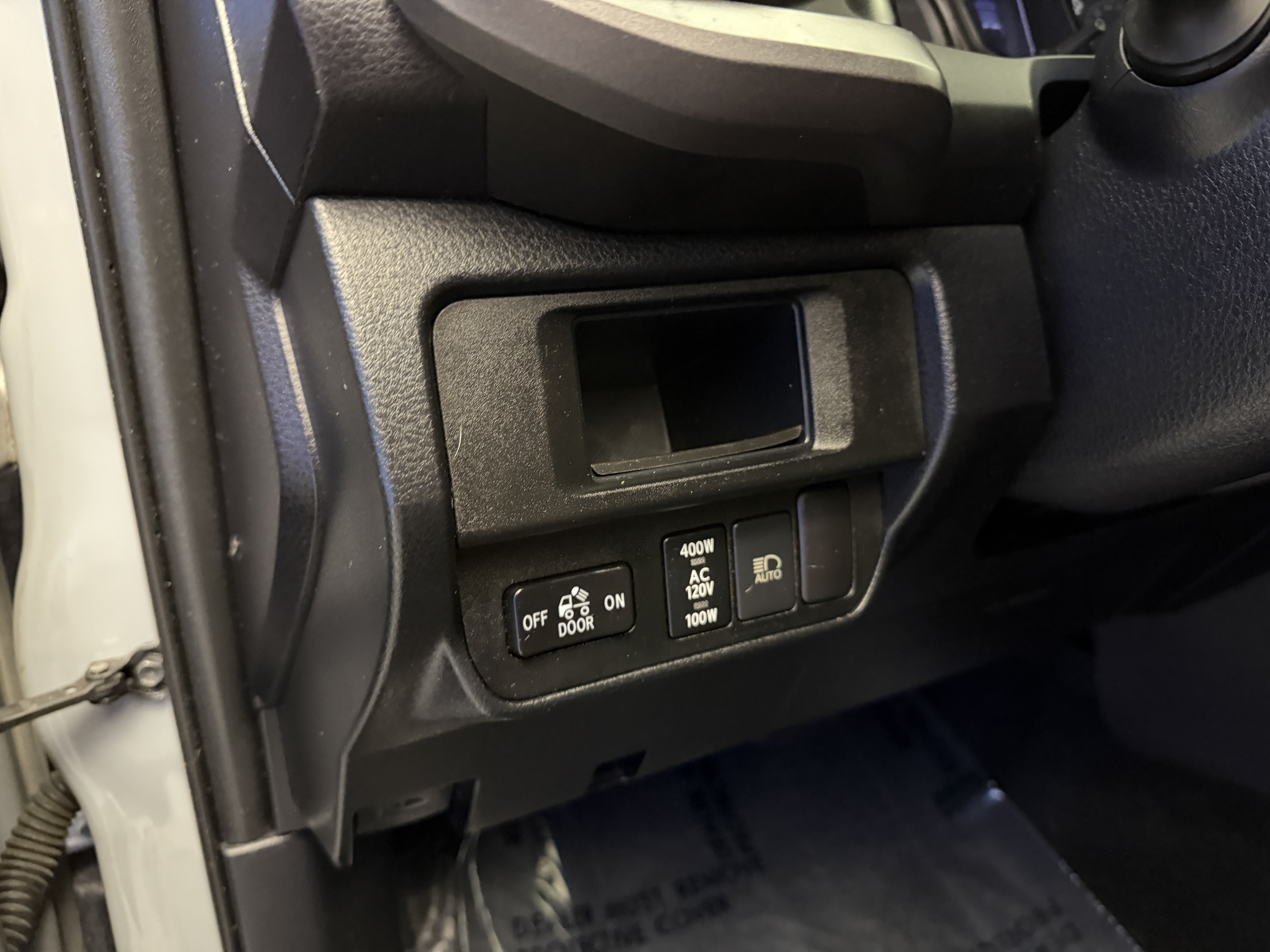 Used 2018 Toyota Tacoma TRD Sport AWD/4WD image 13