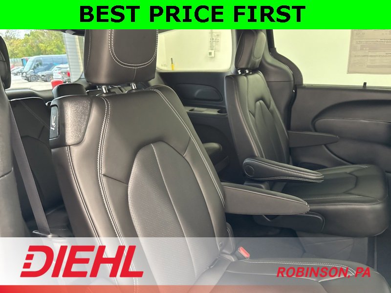 New 2026 Chrysler Pacifica Select image 13