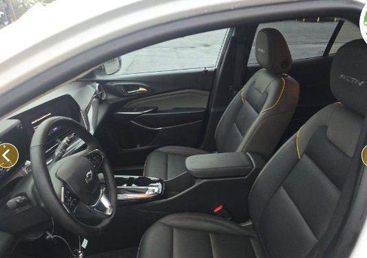 Used 2025 Chevrolet Trax ACTIV w/ Driver Confidence Package image 2