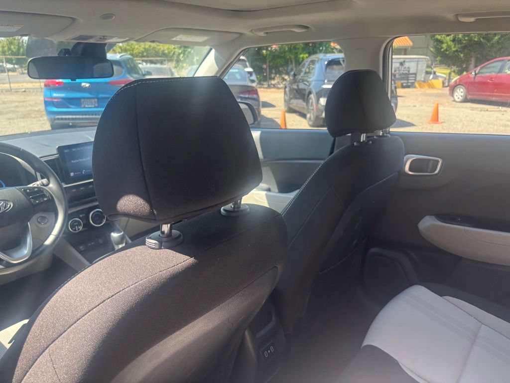 Used 2025 Hyundai Venue SEL FWD image 22