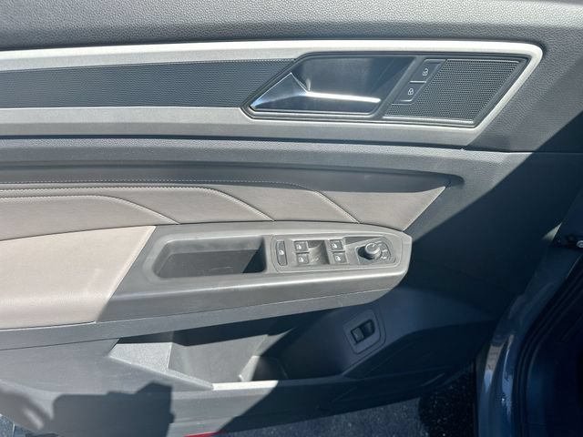 Used 2022 Volkswagen Atlas Cross Sport SEL R-Line AWD/4WD image 15
