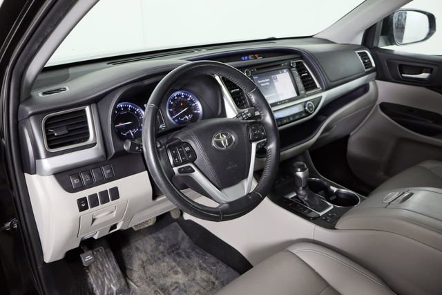 Used 2019 Toyota Highlander XLE image 28