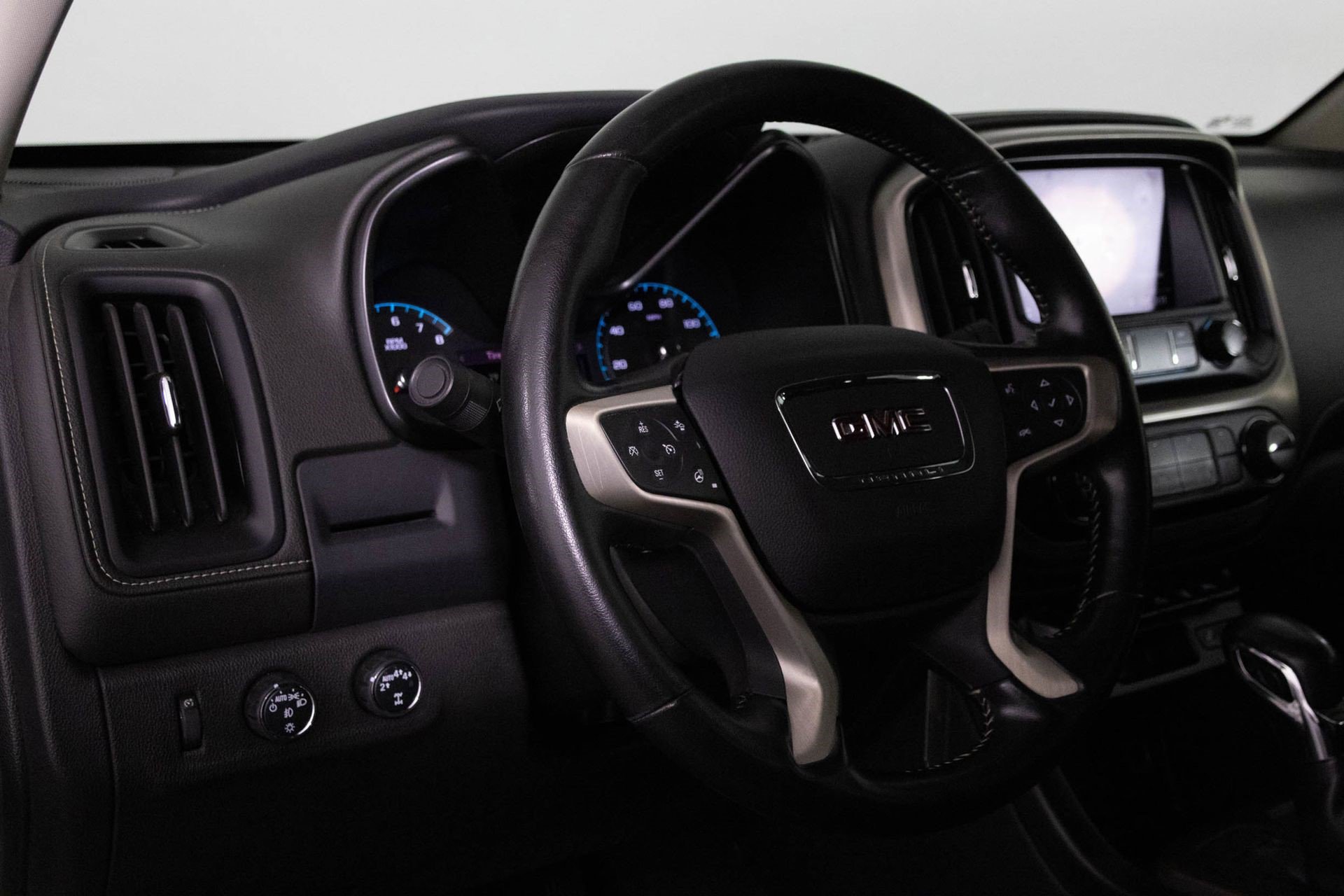 Certified 2022 GMC Canyon Denali image 30