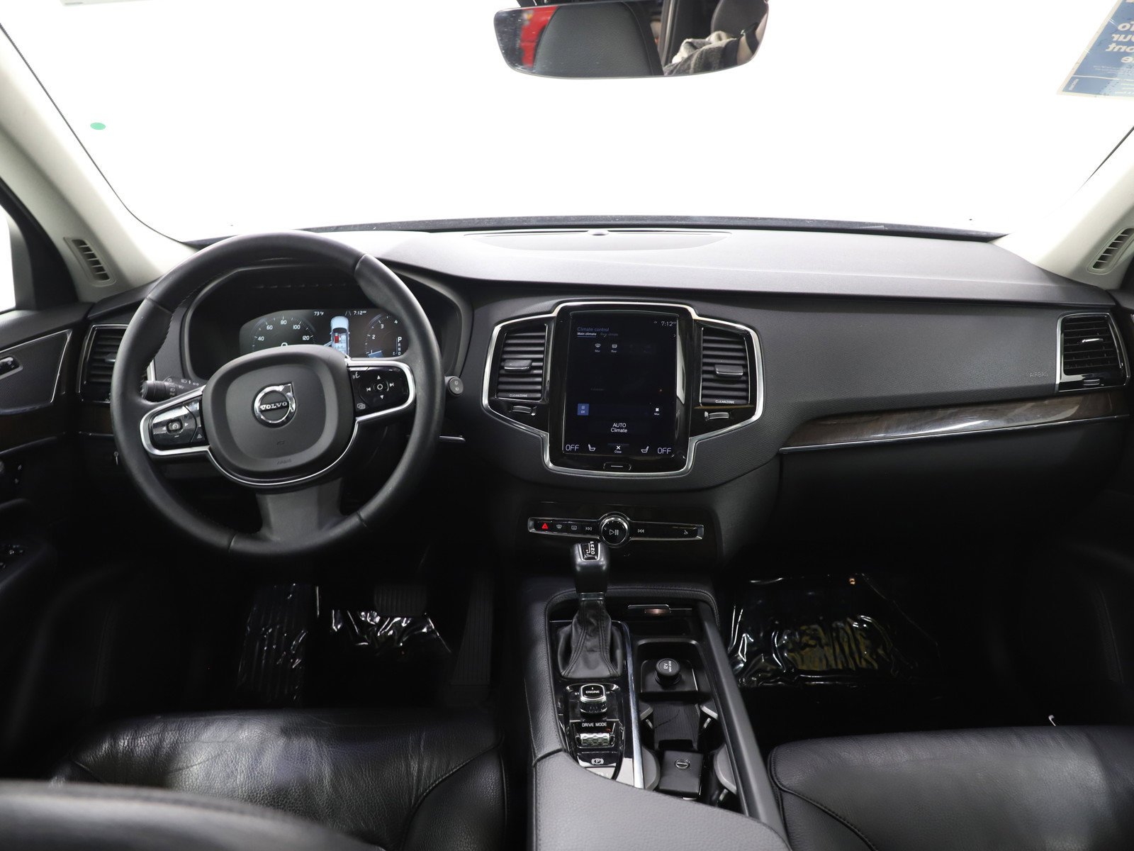 Used 2016 Volvo XC90 T6 Momentum w/ Momentum Plus Package AWD/4WD image 14