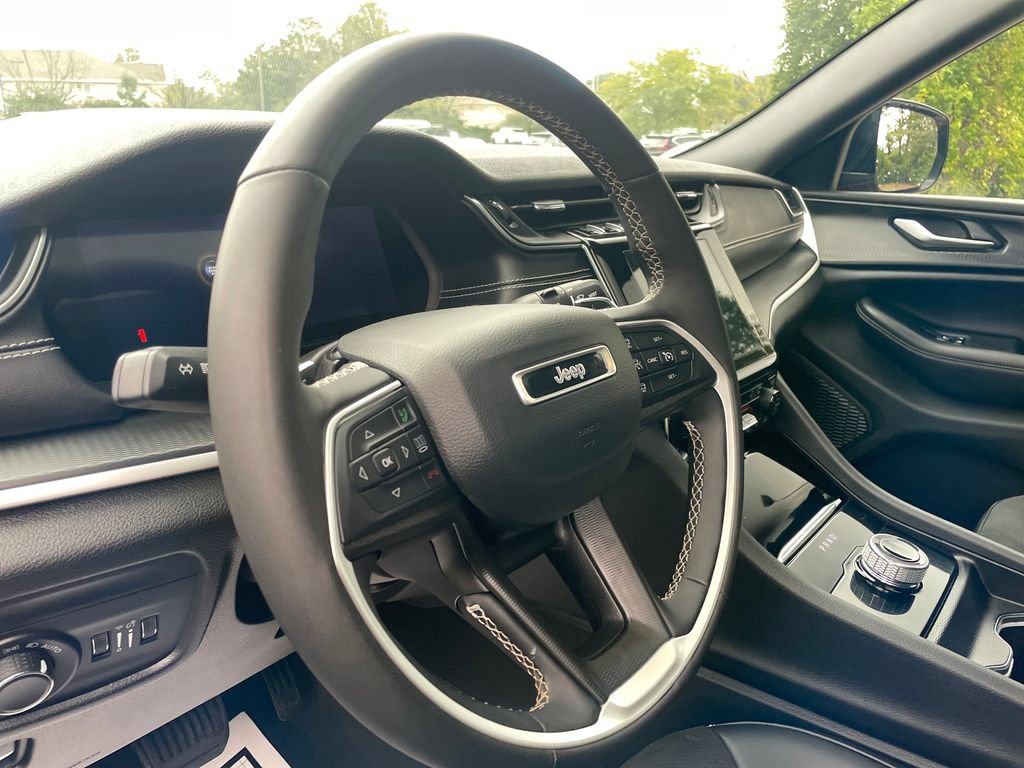 Used 2024 Jeep Grand Cherokee Altitude AWD/4WD image 15