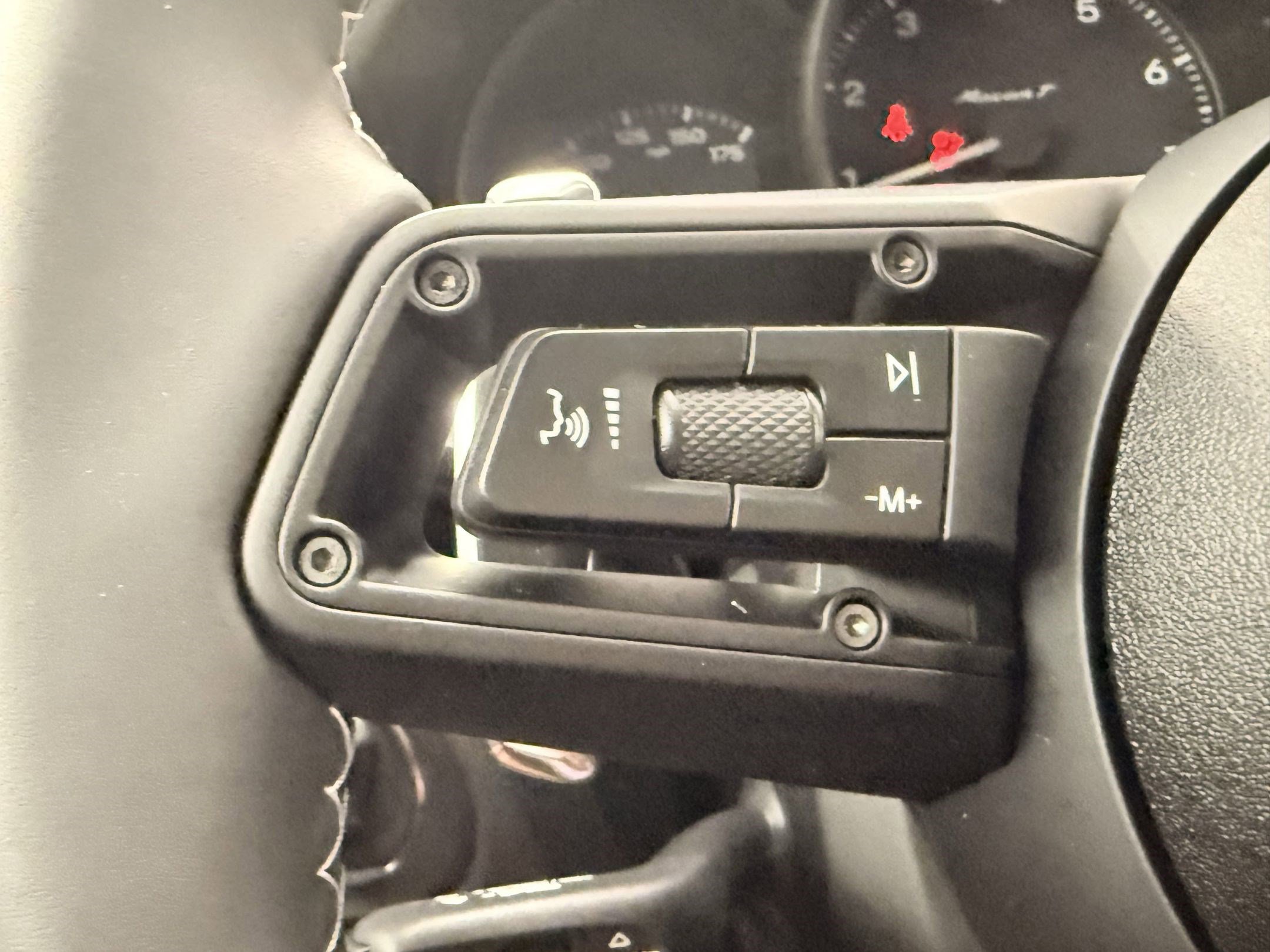 Used 2025 Porsche Macan image 16