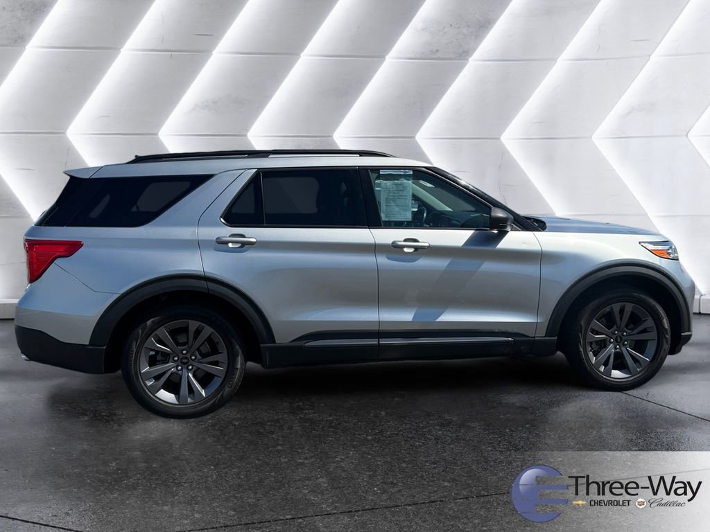 Used 2021 Ford Explorer XLT w/ Equipment Group 202A RWD image 6