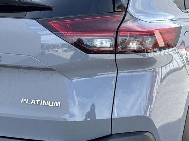 Used 2021 Nissan Rogue Platinum image 6