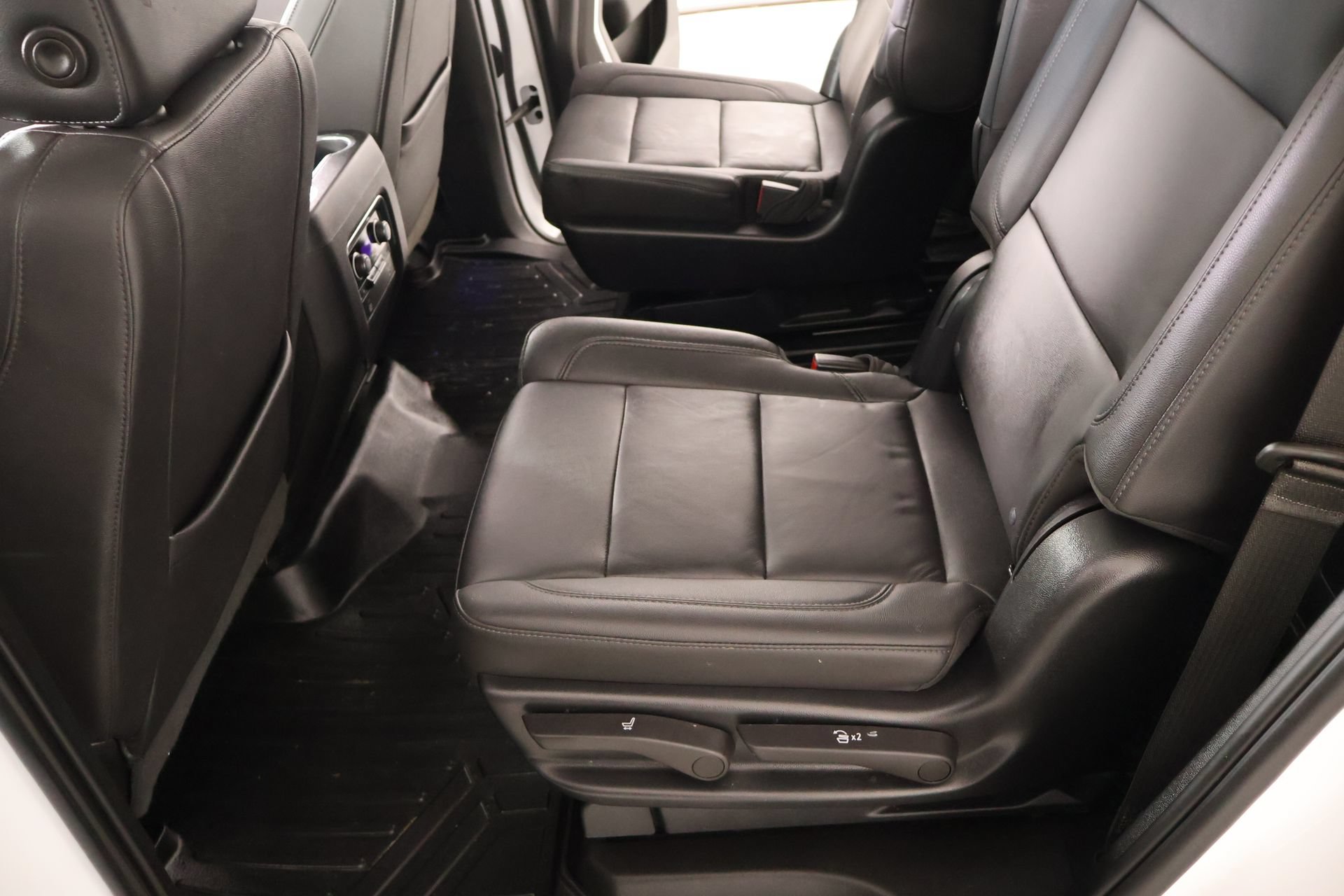 Used 2023 Chevrolet Tahoe Z71 w/ Luxury Package AWD/4WD image 12