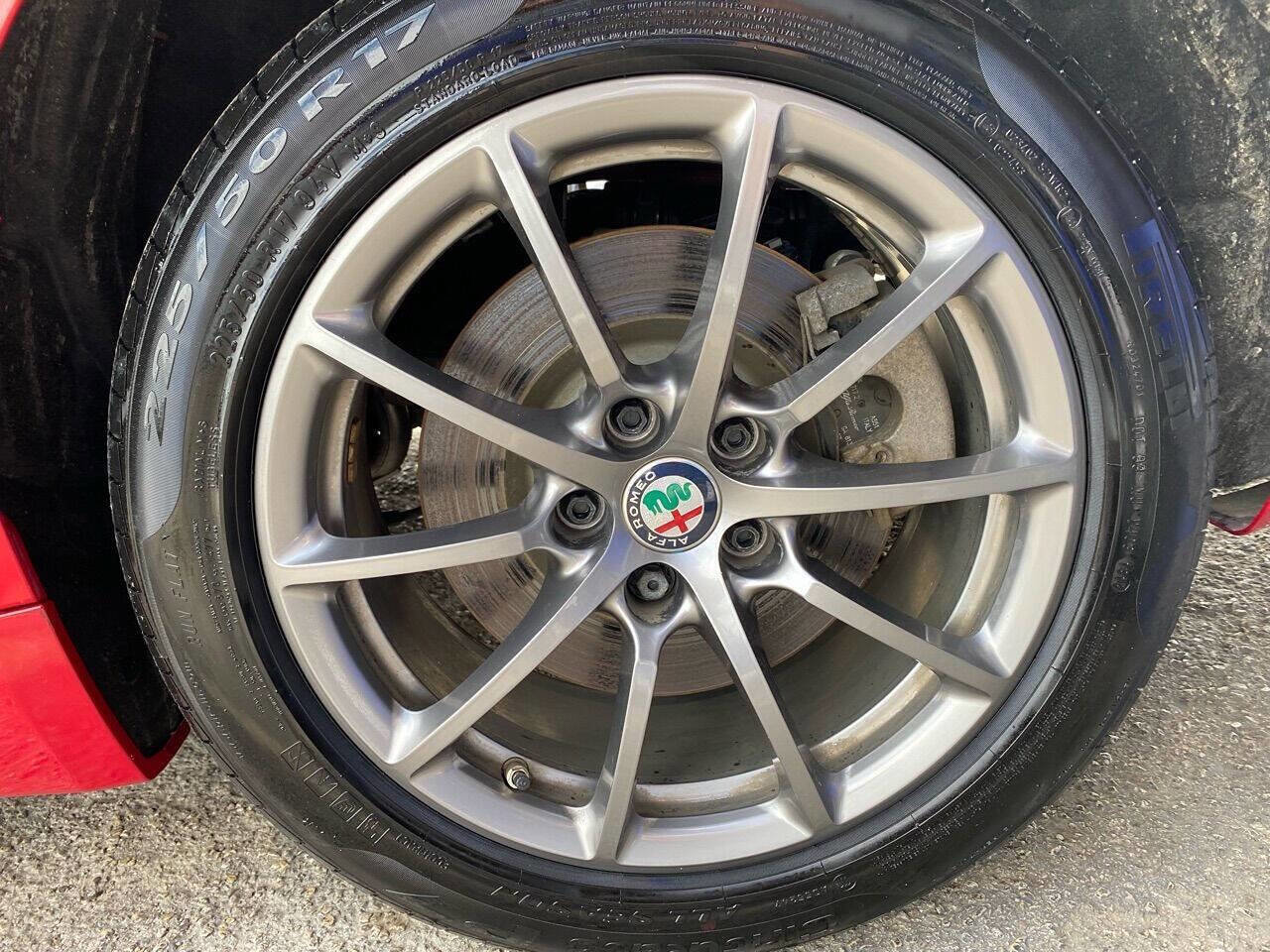 Used 2019 Alfa Romeo Giulia Sprint w/ Cold Weather Package image 9