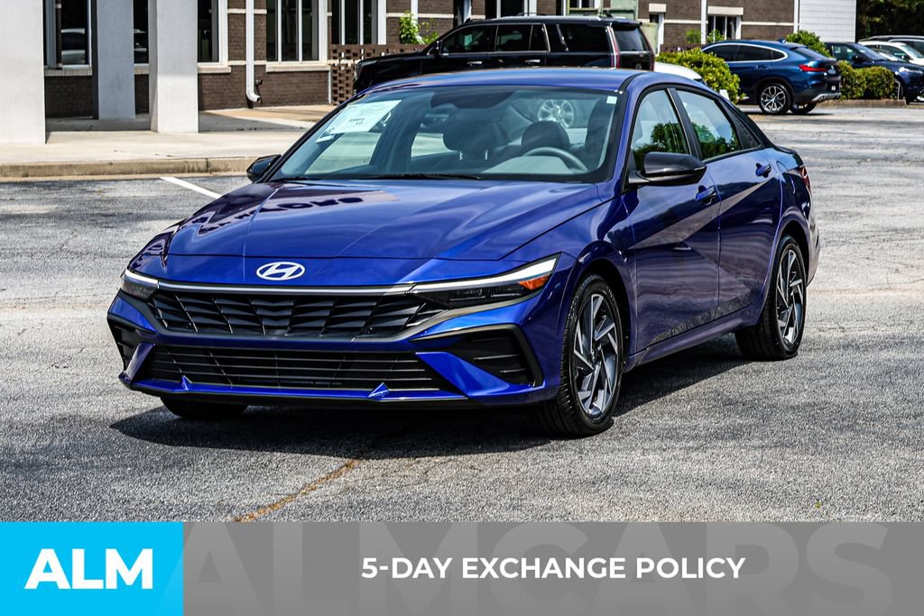 Used 2025 Hyundai Elantra Sport FWD image 4