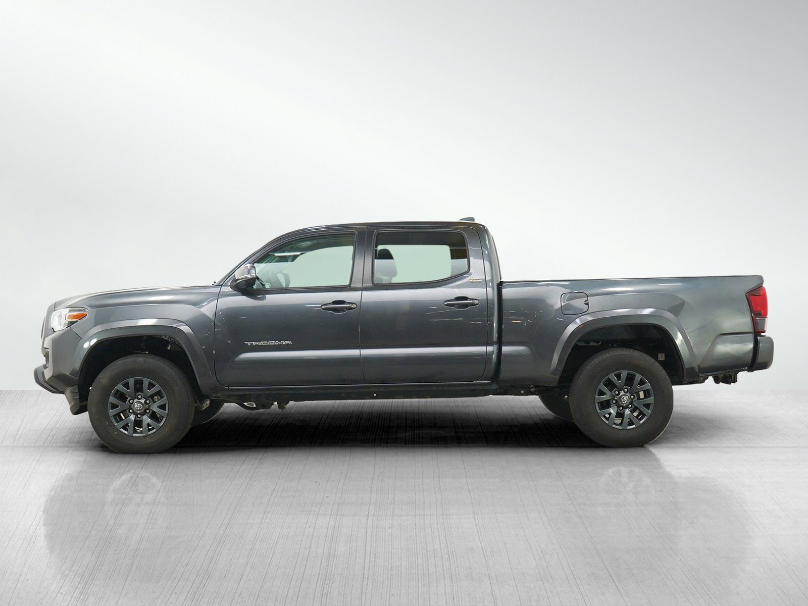Used 2023 Toyota Tacoma SR5 w/ Technology Package AWD/4WD image 2