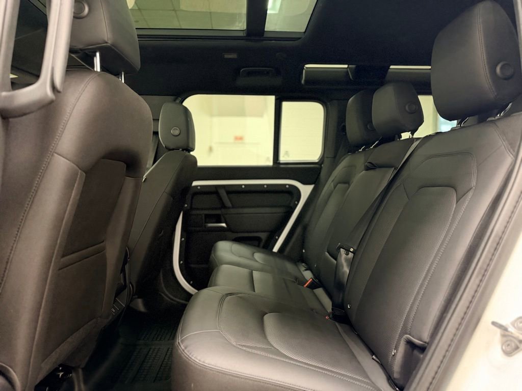 Used 2025 Land Rover Defender 110 S image 23