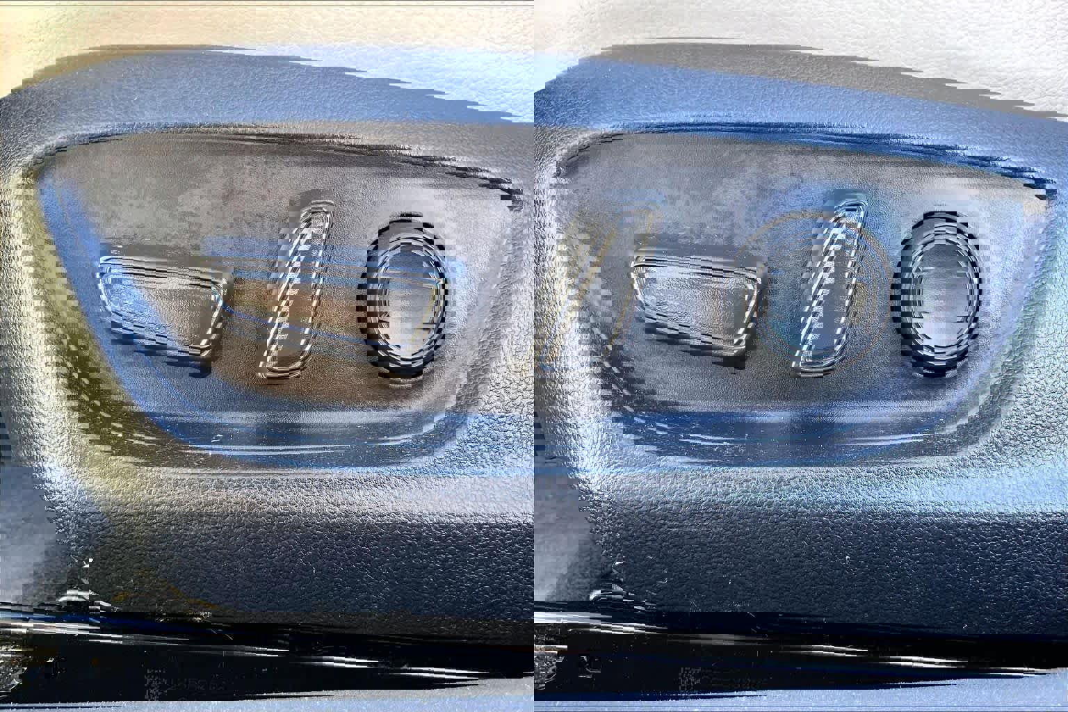 Used 2023 Toyota Camry SE image 33