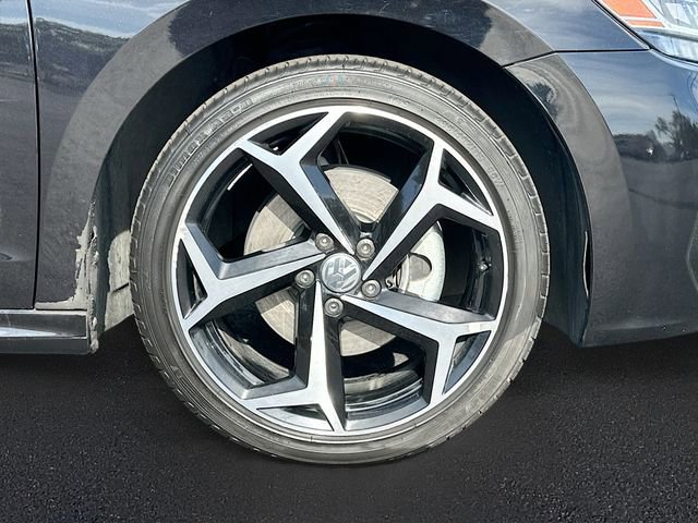 Used 2021 Volkswagen Passat 2.0T R-Line image 32