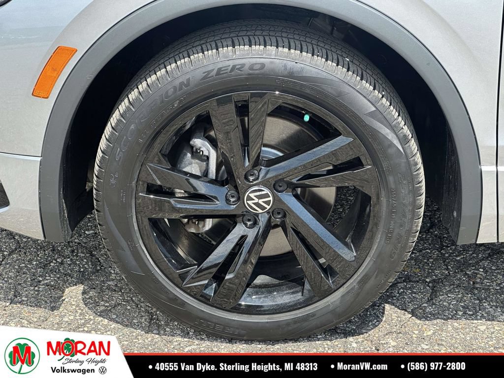 Certified 2023 Volkswagen Tiguan SE R-Line AWD/4WD image 9