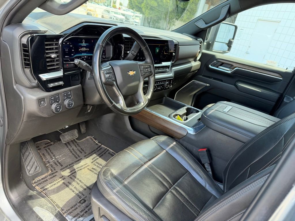 Used 2024 Chevrolet Silverado 3500 High Country w/ Technology Package AWD/4WD image 2