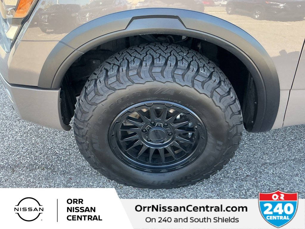 Used 2021 Nissan Titan PRO-4X w/ Pro-4x Convenience Package image 9