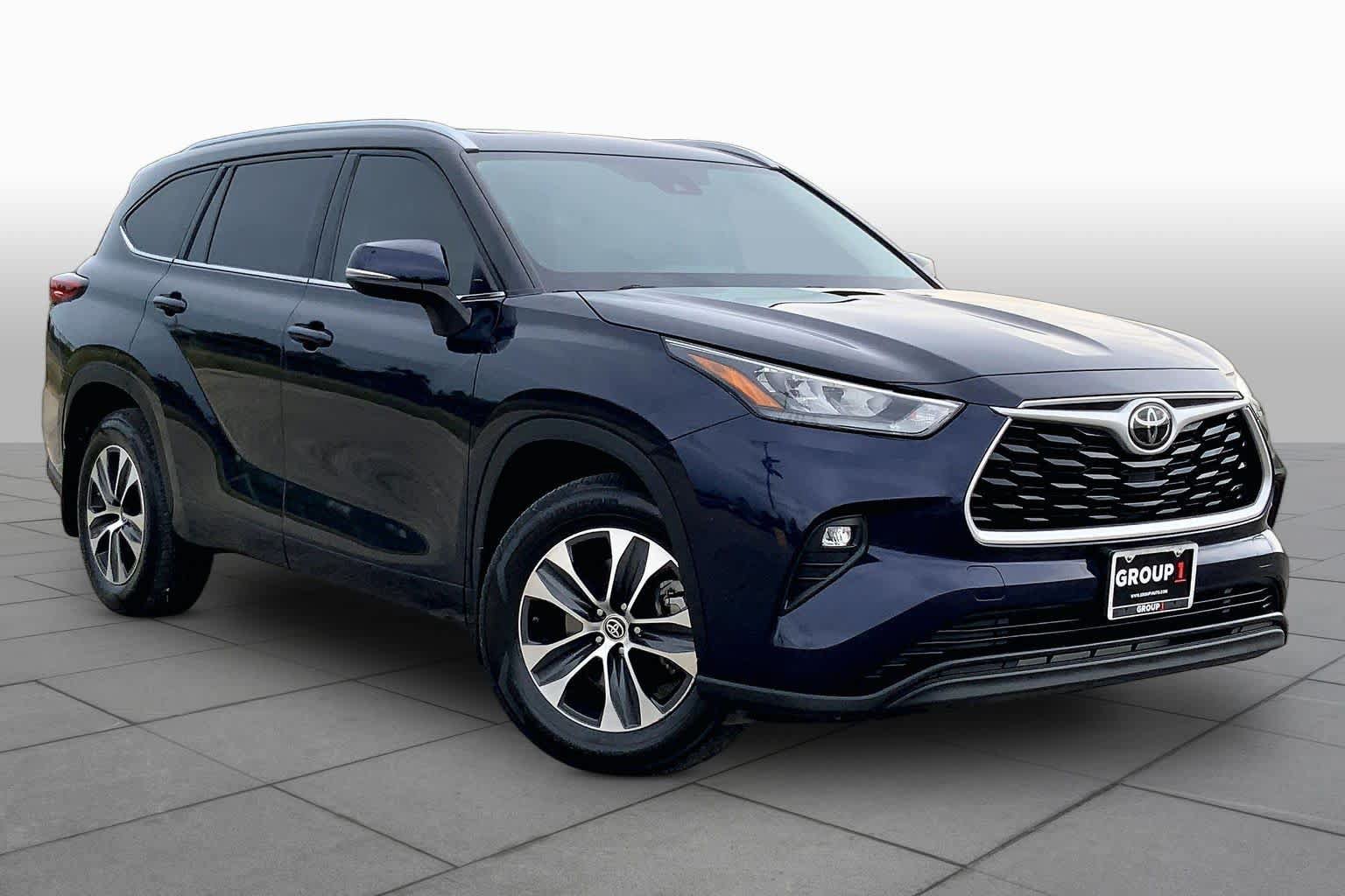 Used 2020 Toyota Highlander XLE AWD/4WD image 3