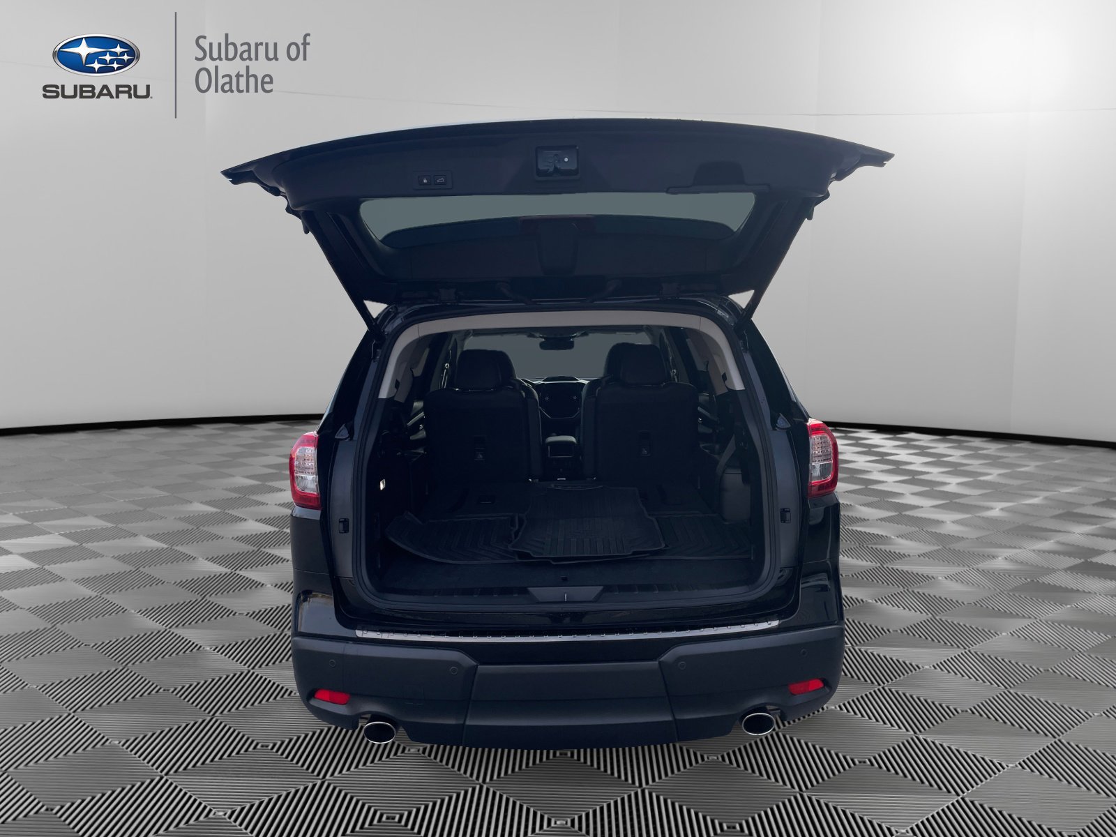 Used 2025 Subaru Ascent Bronze Edition image 6