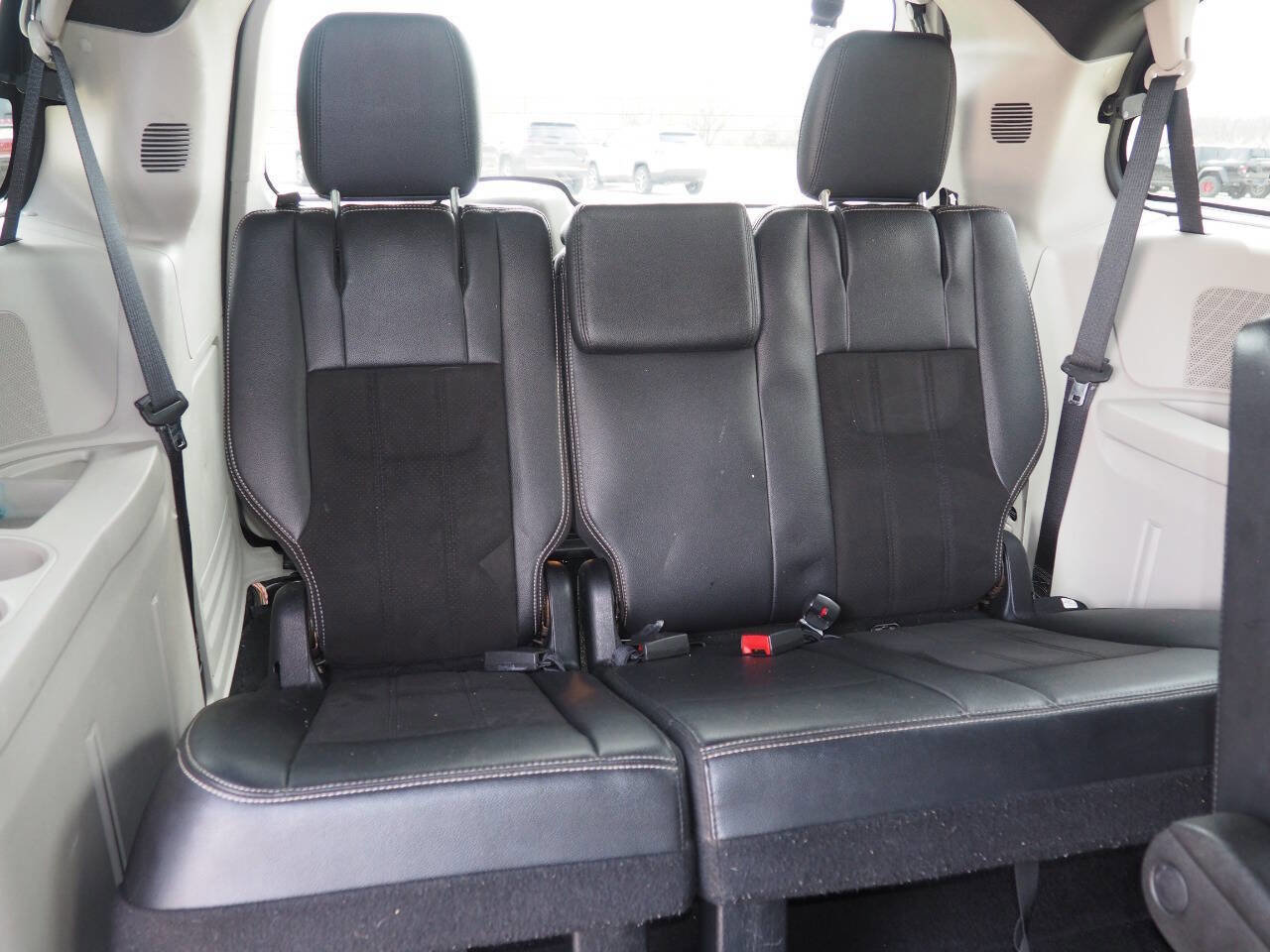 Used 2020 Dodge Grand Caravan SXT FWD image 14