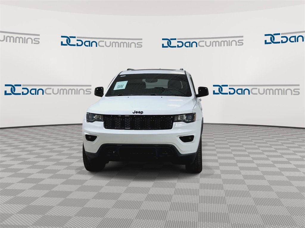 Used 2018 Jeep Grand Cherokee Laredo image 4