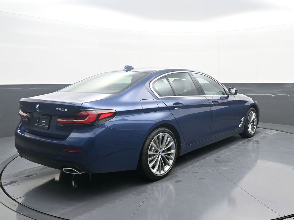 Used 2023 BMW 530e xDrive w/ Premium Package image 7