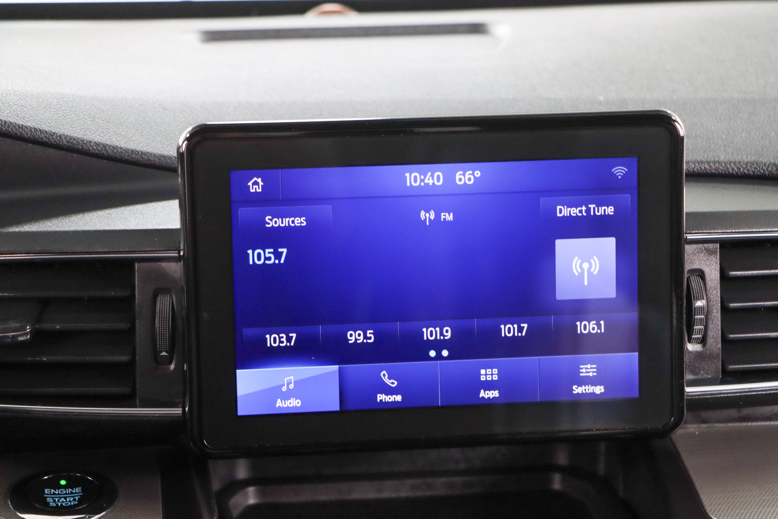 Used 2020 Ford Explorer XLT w/ Equipment Group 202A AWD/4WD image 19